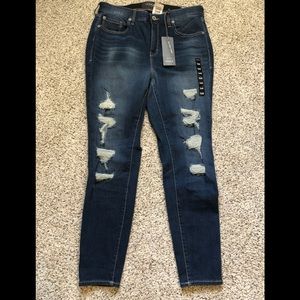 Torrid Sky High Skinny destructed jeans size 16 R NWT